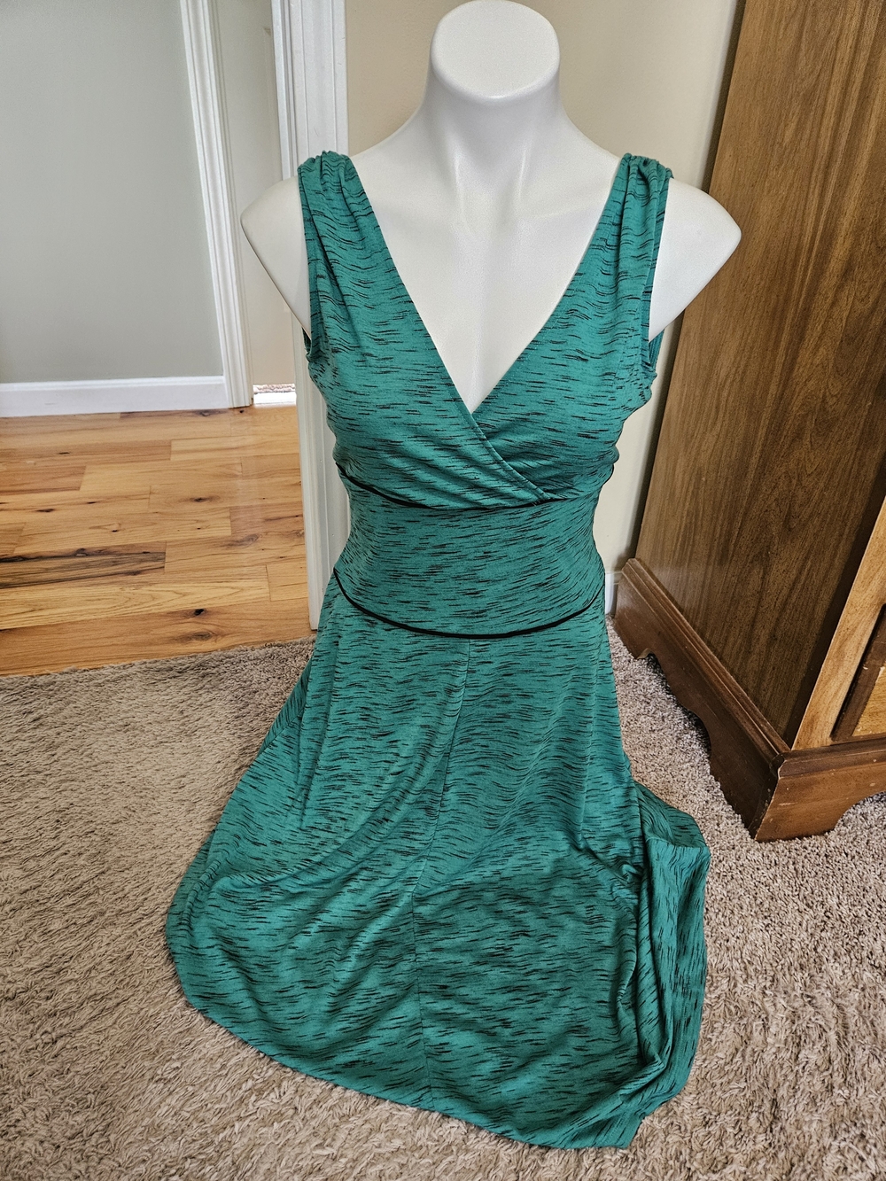 Sleeveless V-Neck Midi Dress in Teal Green
